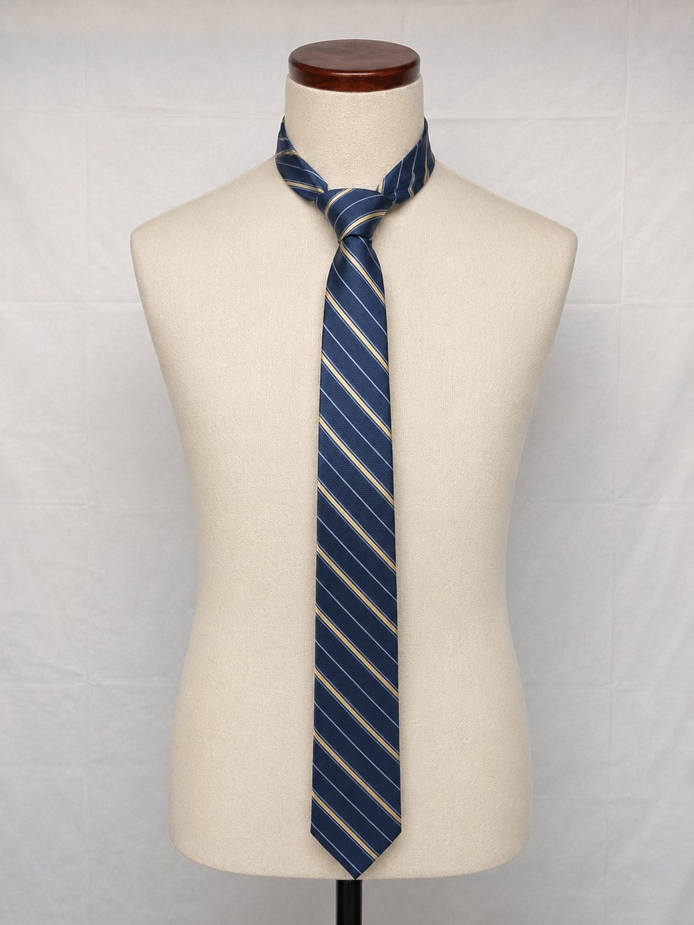 Brooks Brothers 346 Men’s Silk Tie Navy Blue Gold Stripe Preppy